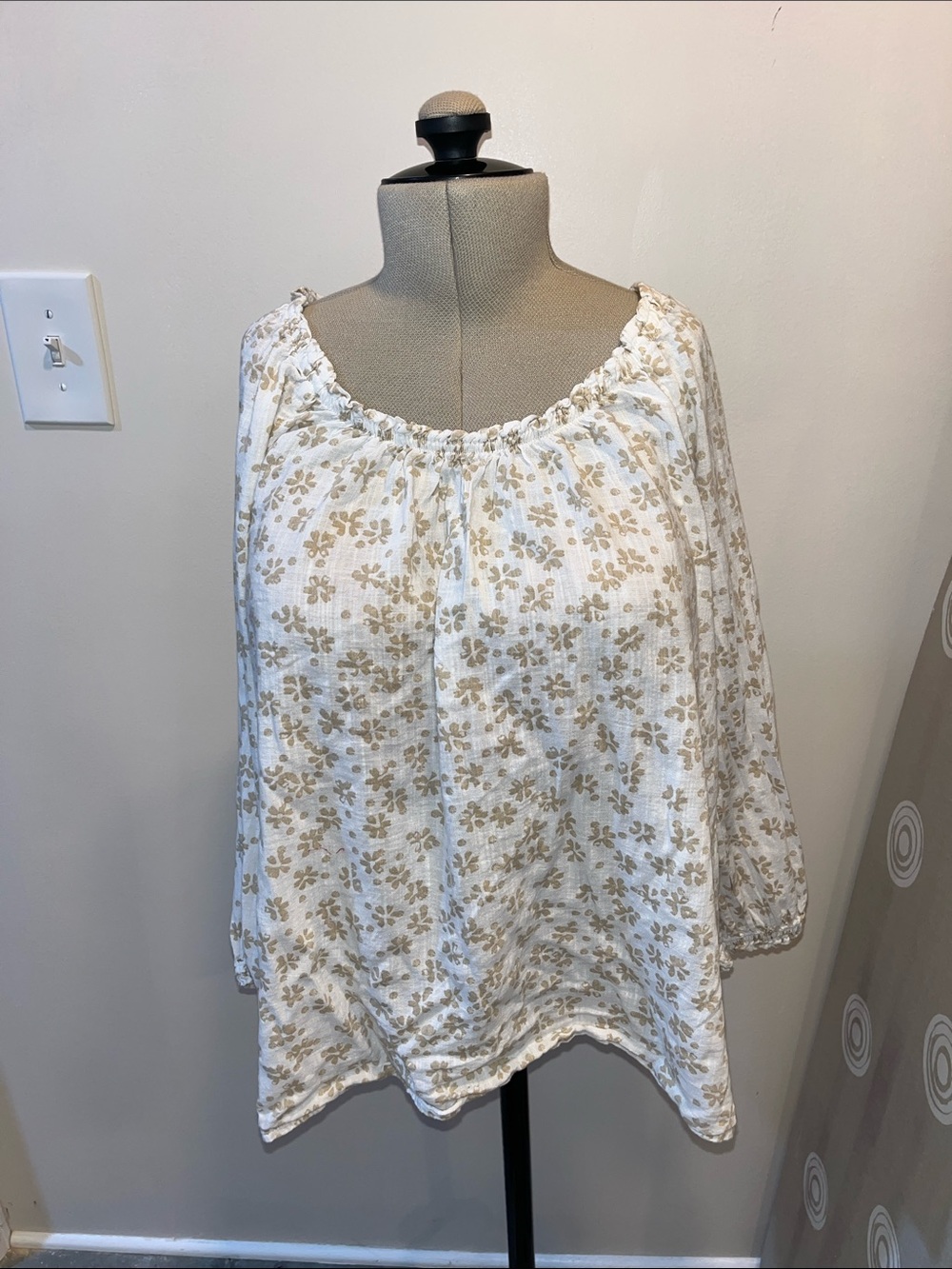 Women’s White Floral Peasant Blouse